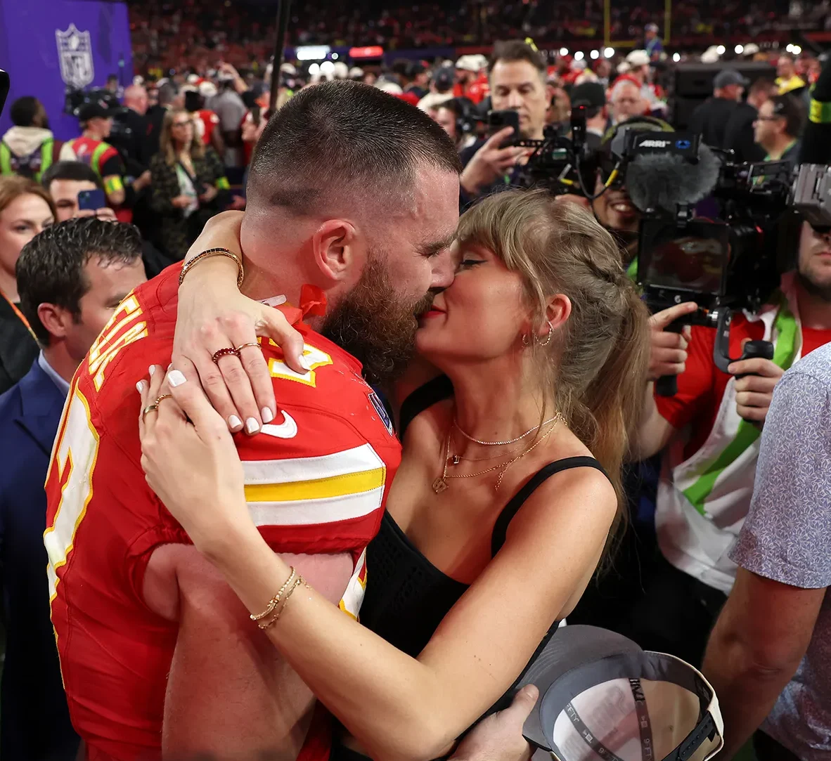 are taylor swift and travis kelce engaged